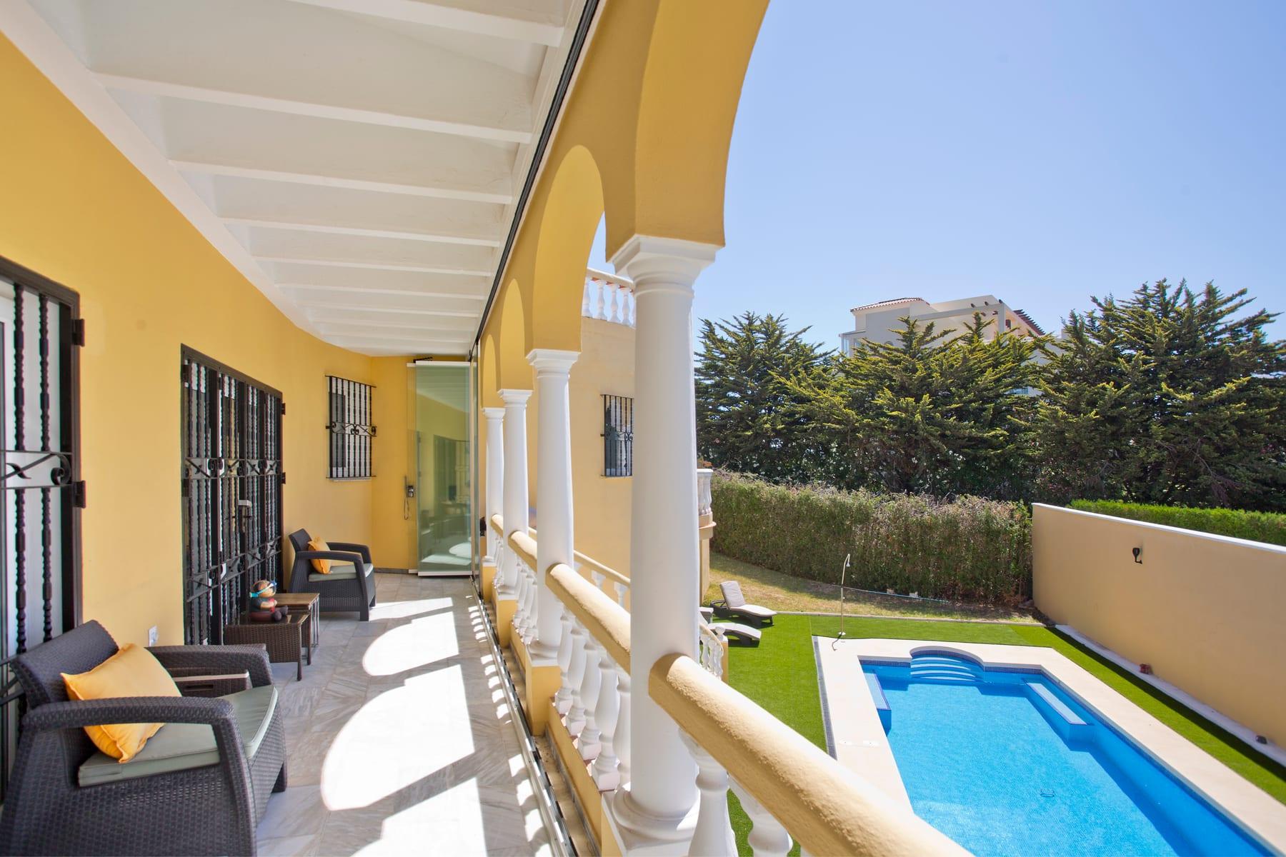 Balcony with sea-facing outlook